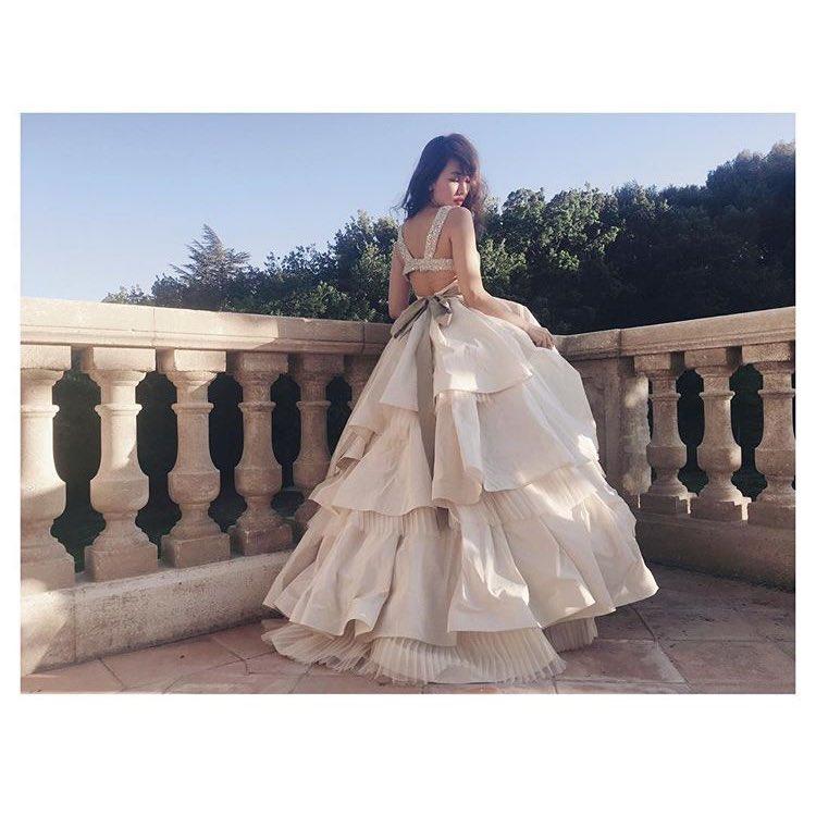小嶋陽菜さんがプロデュースする「La Flore」のドレスが可愛